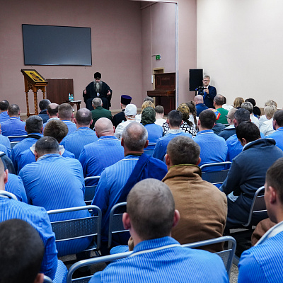 Митрополит Георгий встретился с пациентами и медицинским персоналом военного госпиталя в Нижнем Новгороде