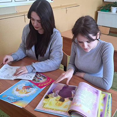 В рамках празднования Дня православной книги помощник благочинного Шарангского округа по молодежному служению провела с учащимися МБОУ Поздеевской ОШ литературную гостиную