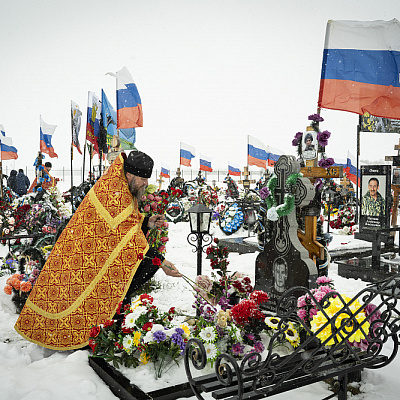 В день Радоницы епископ Городецкий и Ветлужский Парамон совершил литию по погибшим войнам СВО на «Аллее героев» Кудашихинского кладбища г. Городца