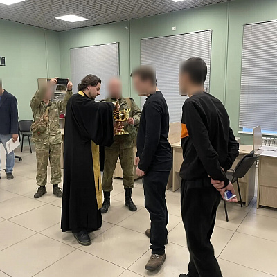 Помощник благочинного Московского округа благословил добровольцев перед отправкой в зону специальной военной операции
