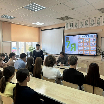 Благочинный Шарангского округа принял участие в уроке «Семьеведения»