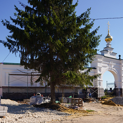 Глава Нижегородской митрополии совершил молебен на месте возведения Святых врат Серафимо-Дивеевского монастыря
