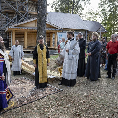 Епископ Городецкий и Ветлужский Парамон совершил освящение креста и купола храма святителя Николая Чудотворца р.п. Варнавино 