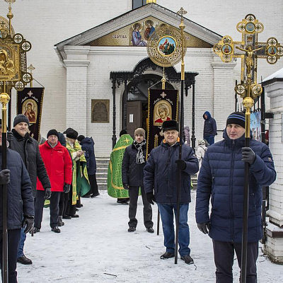 Епископ Городецкий и Ветлужский Августин возглавил традиционный Александро-Невский крестный ход по Городцу