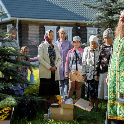 В д. Филоново состоялся субботник на территории кладбищенского руинированного храма Покрова Пресвятой Богородицы