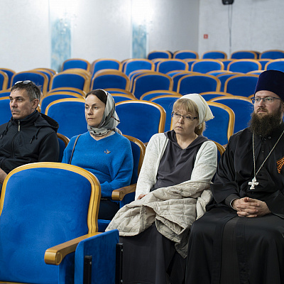Епископ Городецкий и Ветлужский Парамон встретился с женами участников СВО