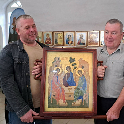 В храме Пресвятой Живоначальной Троицы поселка Шаранга отметили престольный праздник
