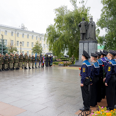 Управляющий Нижегородской епархией принял участие в возложении цветов к памятнику основателю Нижнего Новгорода