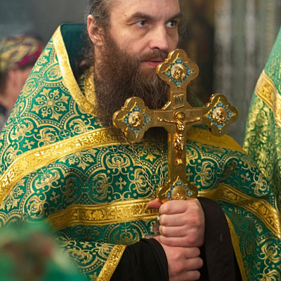 15 января, в Неделю 31-ю по Пятидесятнице, пред Богоявлением, в день представлениея и второго обретения мощей прп. Серафима Саровского, епископ Городецкий и Ветлужский Августин совершил Божественную литургию 