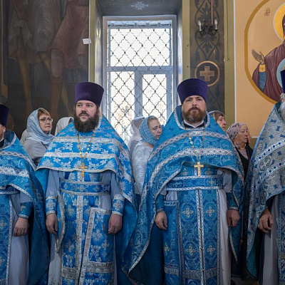 В престольный праздник Городецкого кафедрального собора Покрова Пресвятой Богородицы епископ Городецкий и Ветлужский Парамон совершил Божественную литургию