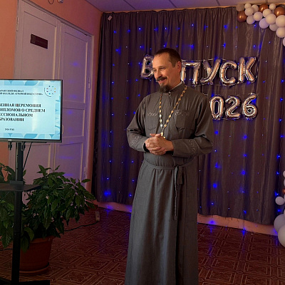 Благочинный Шарангского округа поздравил выпускников колледжа с окончанием учебы