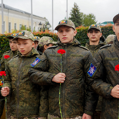 Управляющий Нижегородской епархией принял участие в возложении цветов к памятнику основателю Нижнего Новгорода