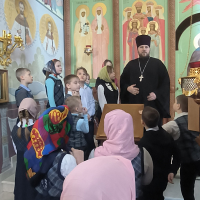 Учащиеся нижегородской школы №100 посетили храм в честь святого мученика Алексия Нейдгардта в Молитовском благочинии