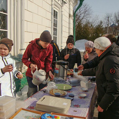 В прощёное воскресенье, на территории Спасского храма г. Городца прошла благотворительная ярмарка