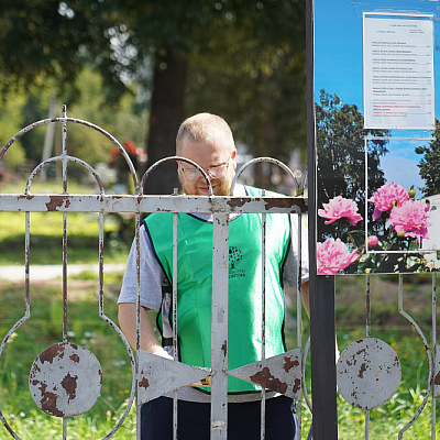 В Городце состоялся субботник на территории Кафедрального собора Покрова Пресвятой Богородицы