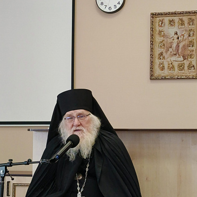 Игумен Киприан (Ященко) посетил православную гимназию имени святого благоверного князя Александра Невского