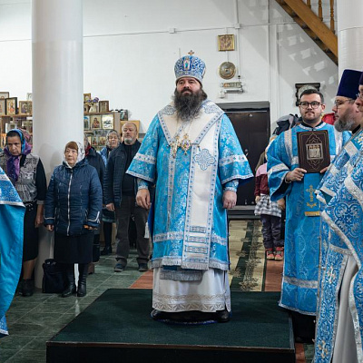 В праздник Иверской иконы Божией Матери епископ Городецкий и Ветлужский Парамон совершил Божественную литургию в храме Вознесения Господня р.п. Ковернино