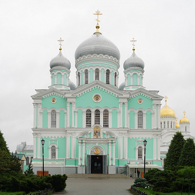 В день 80-летия настоятельницы Дивеевского монастыря митрополит Георгий совершил в обители Божественную литургию