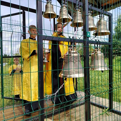 В селе Кажлейка Дальнеконстантиновского округа освящены новые колокола для восстанавливающегося Казанского храма