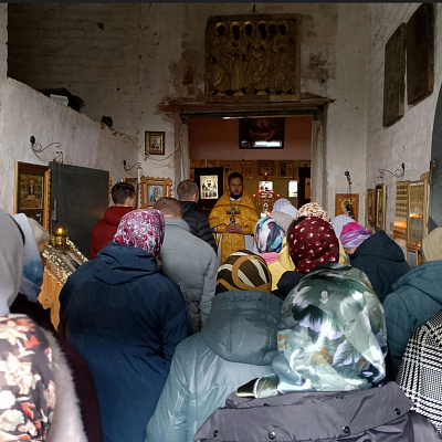 В возрождающемся храме села Тепло-Троицкое Дальнеконстантиновского округа совершена Божественная литургия