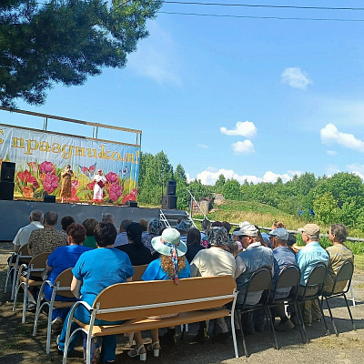 Настоятель Никольской церкви поселка Тоншаево поздравил жителей деревни Гагаринское с Днем деревни
