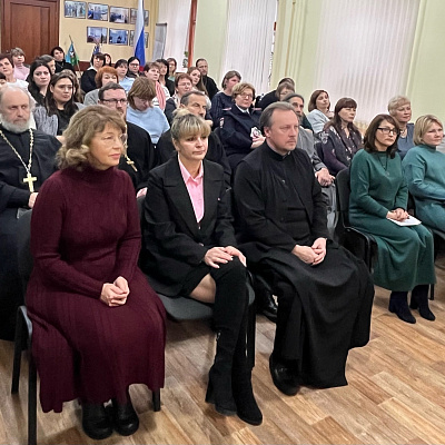 Руководитель медико-социального отдела Нижегородской епархии принял участие в семинаре о помощи семьям в Выксунской епархии