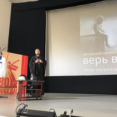 Клирики Нижегородской епархии посетили моноспектакль актера театра и кино Николая Перминова «Верь в себя»