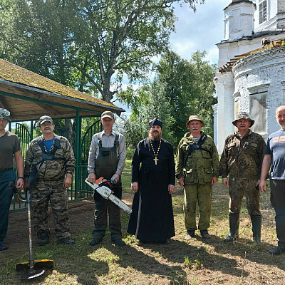 Субботник на территории храма в селе Макарьевское Ветлужско-Уренского благочиния