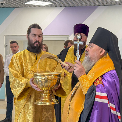 Епископ Гедеон освятил здание новой школы №1 в Выксе
