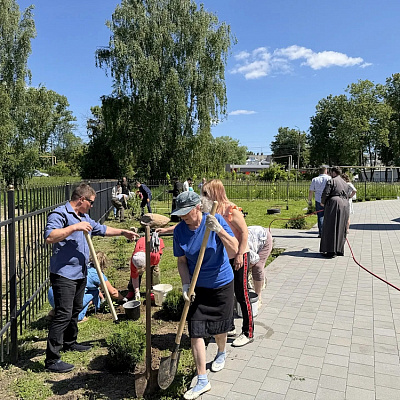 Епископ Городецкий и Ветлужский Парамон возглавил работы по благоустройству территории храма святителя Николая Чудотворца г. Городца