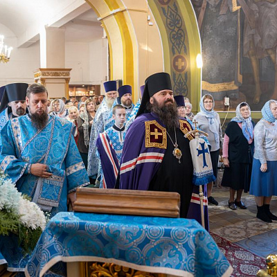 В престольный праздник Городецкого кафедрального собора Покрова Пресвятой Богородицы епископ Городецкий и Ветлужский Парамон совершил Божественную литургию