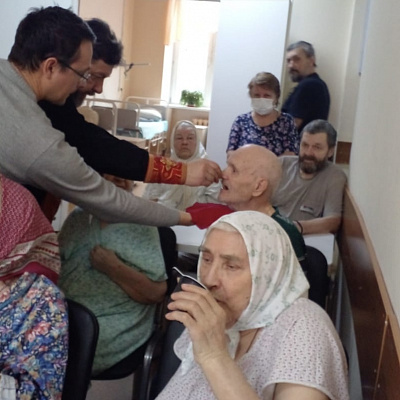 Клирик Нижегородского благочиния исповедовал и причастил пациентов городской клинической больницы №34