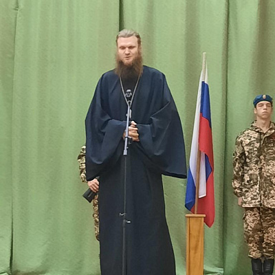 Встреча священника со студентами и педагогами в День учителя в Семенове