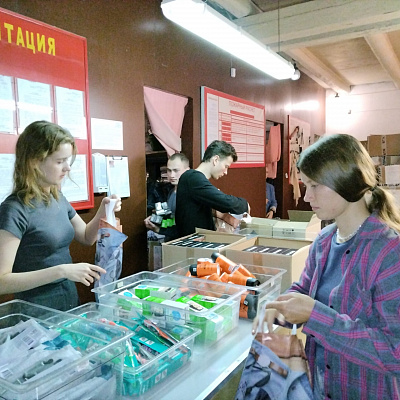 Православная молодежь Нагорного благочиния подготовила подарки для участников специальной военной операции