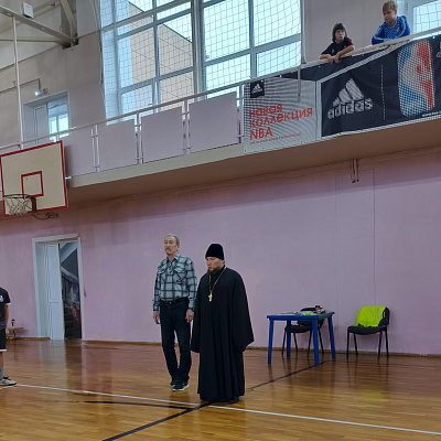 Помощник благочинного Богородского округа посетил игру по мини-футболу