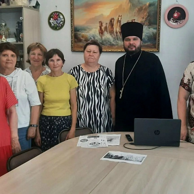 Помощник благочинного Сормовского округа провел духовную беседу с членами соседского центра «Циолковский»