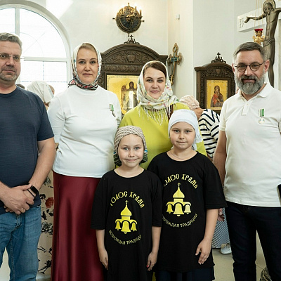 Настоятель Никольского храма посетил Детскую школу искусств в Красных Баках