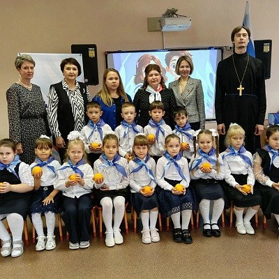 В МБДОУ "Светлячок" поселка Варнавино прошло посвящение в "Орлята-Дошколята" с участием священника