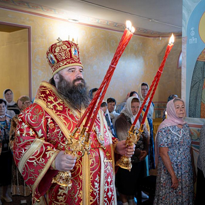 Епископ Городецкий и Ветлужский Парамон совершил Божественную литургию в храме Пресвятой Живоначальной Троицы г. Заволжье