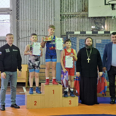 В физкультурно-оздоровительном комплексе поселка Октябрьский прошел Рождественский турнир по греко-римской борьбе