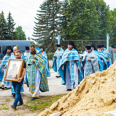 10 августа в посёлке Воскресенское прошёл не просто День поселка и района, а Престольный праздник одного из пяти приделов собора Воскресения Словущего в честь Смоленской иконы Божией Матери