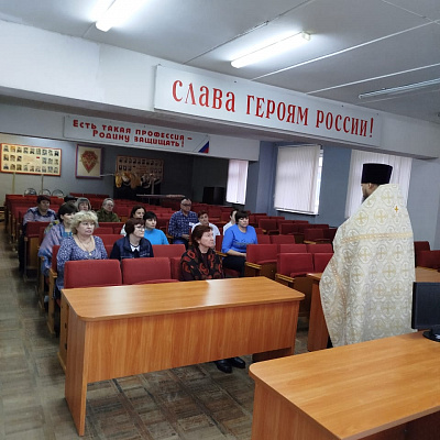 Помощник благочинного Автозаводского округа совершил молебен в районной службе судебных приставов и в военкомате