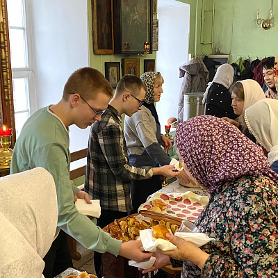 В Казанском храме в Кстово православная молодежь провела акцию «Свет Рождества Христова»