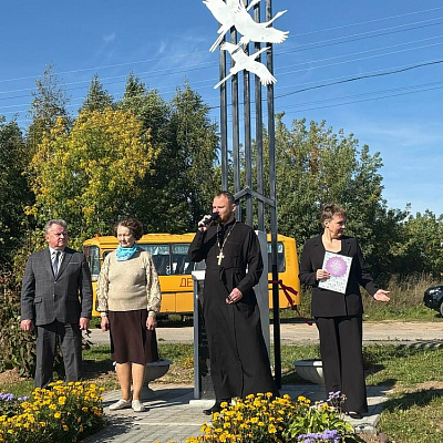 Помощник благочинного Ветлужско-Уренского округа принял участие в открытии памятника «Журавли»