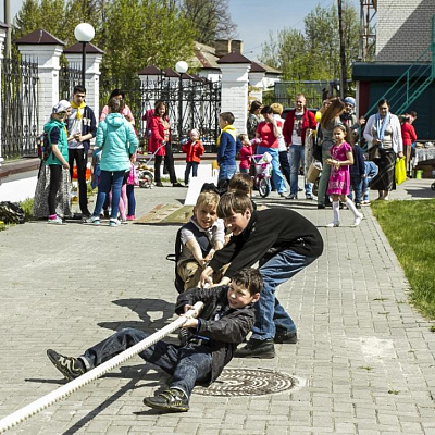 7.05.2016-Пасхальная ярмарака в Городецком Феодоровском мужском монастыре. Фото Сергея Багрецова.