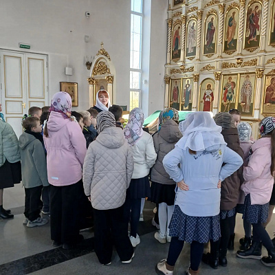 Помощник благочинного Московского округа провел для школьников экскурсию по храму