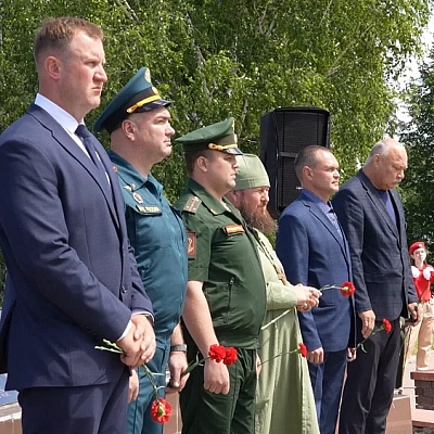 Клирик Семеновского благочиния почтил память героев Великой Отечественной войны в Семёнове