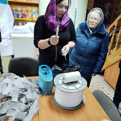 Плетение маскировочных сетей в храме Пресвятой Живоначальной Троицы п. Шаранга