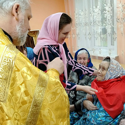 Настоятель храма Казанской иконы Божией Матери села Роженцово Шарангского округа посетил дом-интернат для престарелых и инвалидов