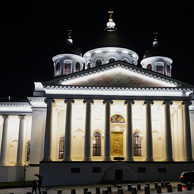 В канун престольного праздника Воскресенского кафедрального собора Арзамаса митрополит Георгий возглавил в нем великую вечерню